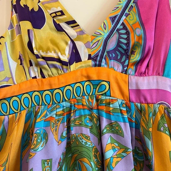 STUNNING Vibrant Alice & Trixie Multicolor Silk Crop Top - Picture 3 of 7